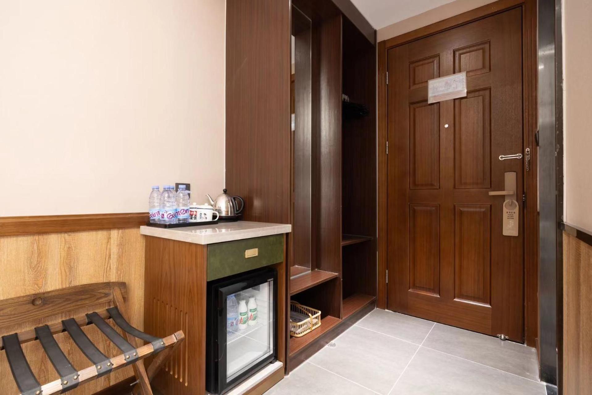 Nost Algia Hotel Near Beijing Panjiayuan Antique Market- Beijing Happy Valley, Cbd, China Zun And Sanlitun, Tian'Anmen Square, Free Ice Cream, Mineral Water, Coffee, Snacks And Laundry Service, Free Gymnastic, English Communication Well Ngoại thất bức ảnh