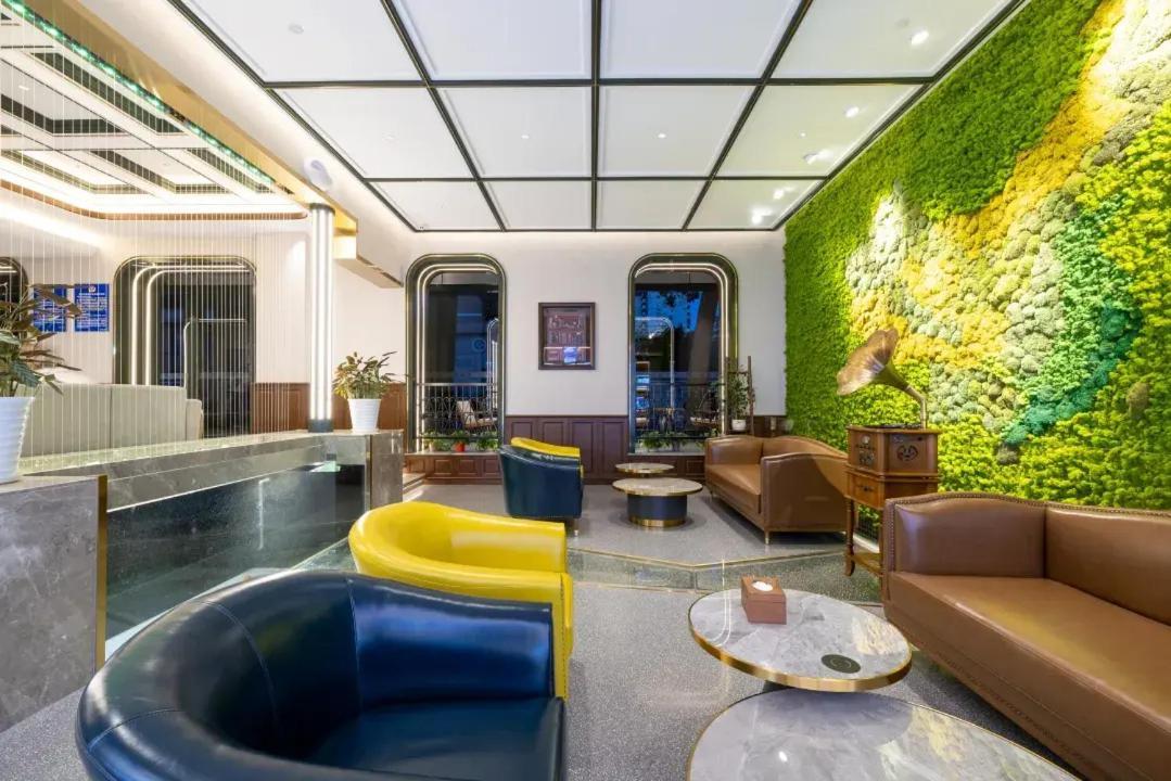 Nost Algia Hotel Near Beijing Panjiayuan Antique Market- Beijing Happy Valley, Cbd, China Zun And Sanlitun, Tian'Anmen Square, Free Ice Cream, Mineral Water, Coffee, Snacks And Laundry Service, Free Gymnastic, English Communication Well Ngoại thất bức ảnh