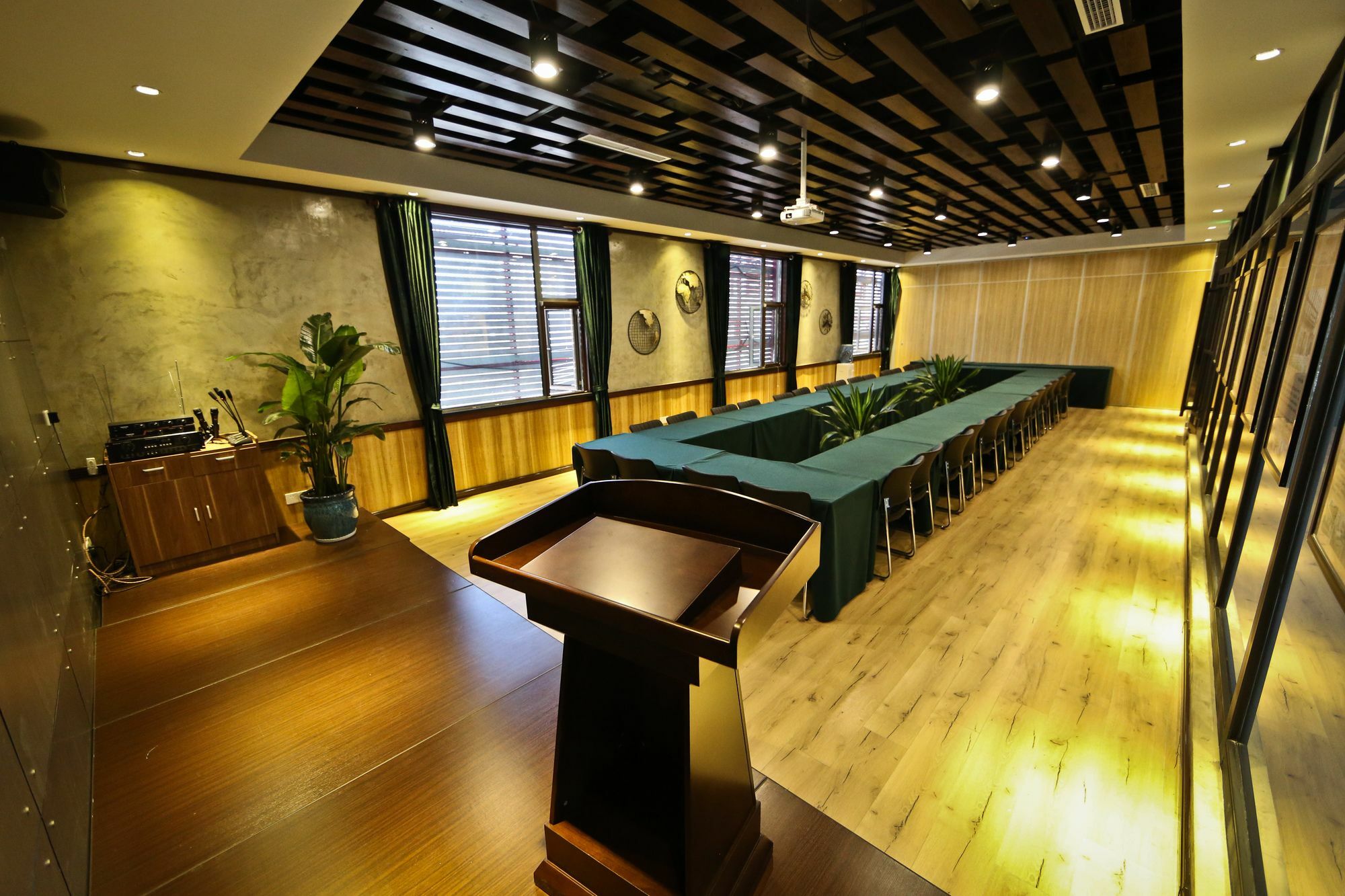 Nost Algia Hotel Near Beijing Panjiayuan Antique Market- Beijing Happy Valley, Cbd, China Zun And Sanlitun, Tian'Anmen Square, Free Ice Cream, Mineral Water, Coffee, Snacks And Laundry Service, Free Gymnastic, English Communication Well Ngoại thất bức ảnh