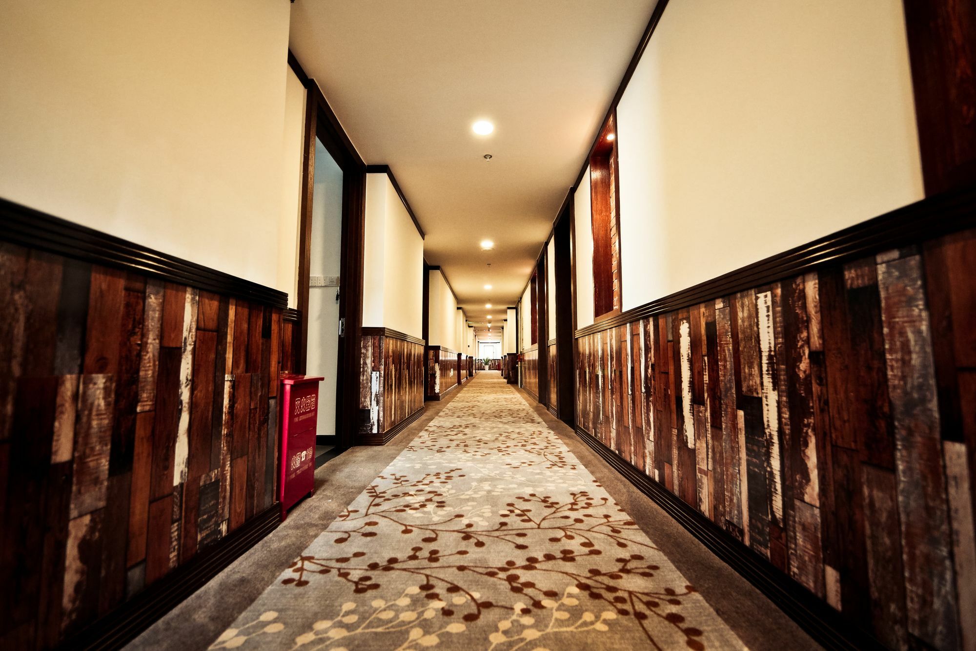 Nost Algia Hotel Near Beijing Panjiayuan Antique Market- Beijing Happy Valley, Cbd, China Zun And Sanlitun, Tian'Anmen Square, Free Ice Cream, Mineral Water, Coffee, Snacks And Laundry Service, Free Gymnastic, English Communication Well Ngoại thất bức ảnh